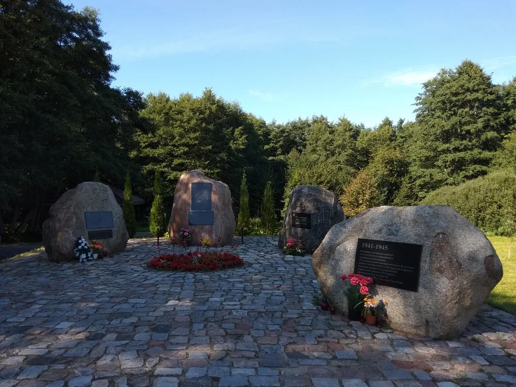 Мемориал воинам мотоциклистам батальона особого назначения и отдела контрразведки «Смерш». 2016 г. Трасса п.Шатрово- Переславское