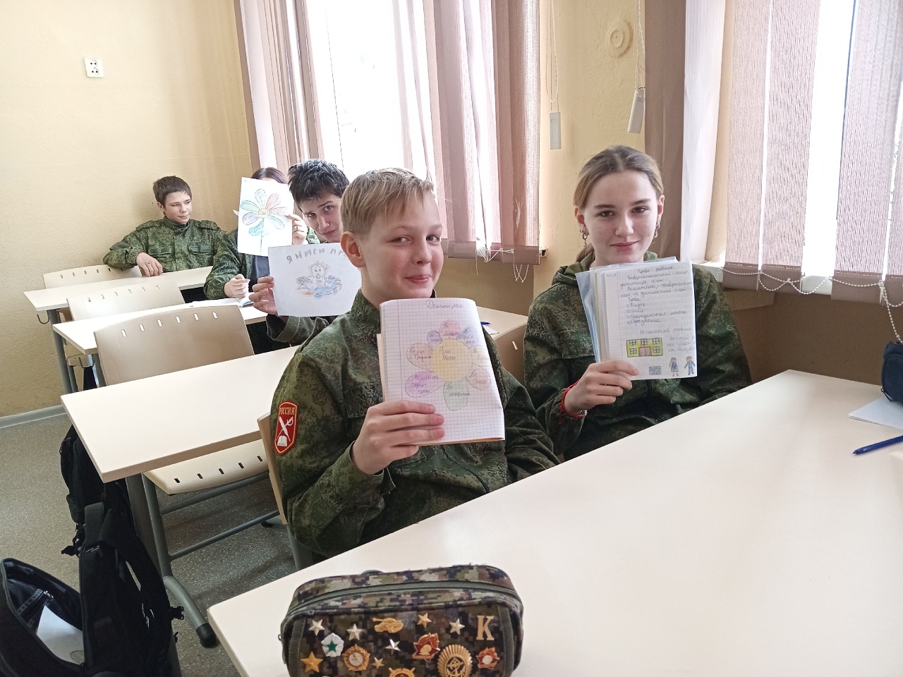 В рамках урока обществознания семиклассники ознакомились с основными правами ребенка, и получили информацию о способах правовой защиты детей..