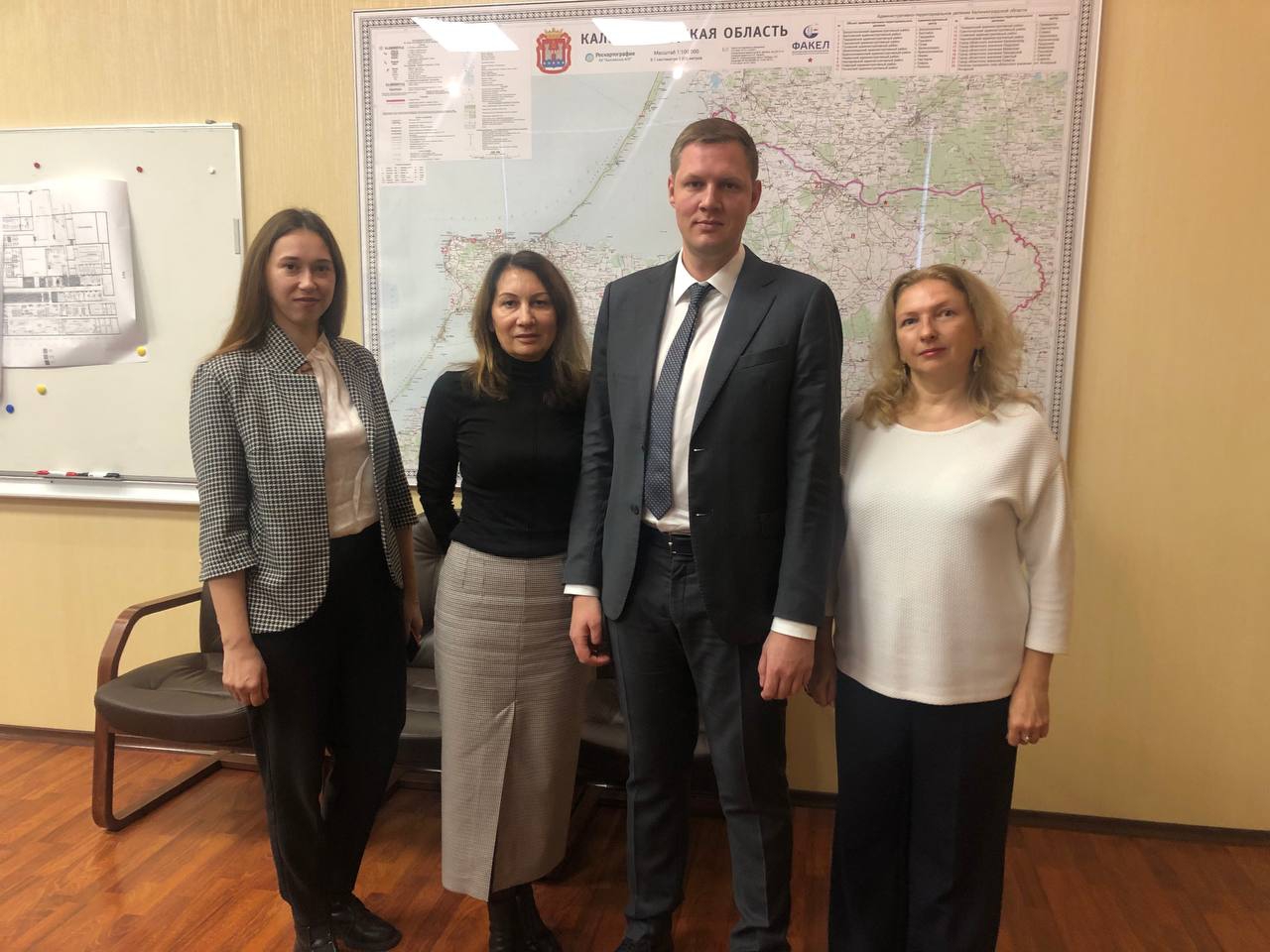 Визит руководства и Попечительского совета Общеобразовательной средней школы пос.Грачевка в ОКБ «Факел».